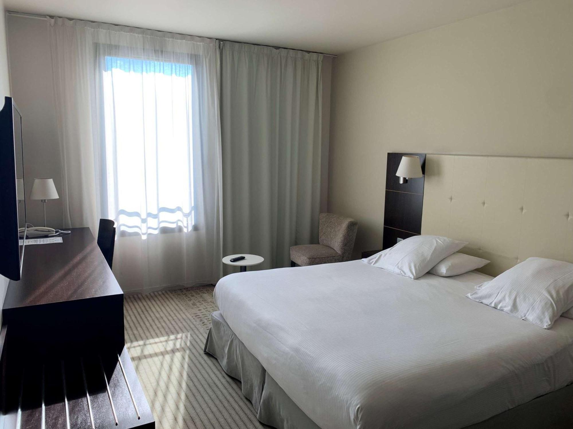 Mercure Aix-En-Provence La Duranne Gare Tgv Exteriér fotografie